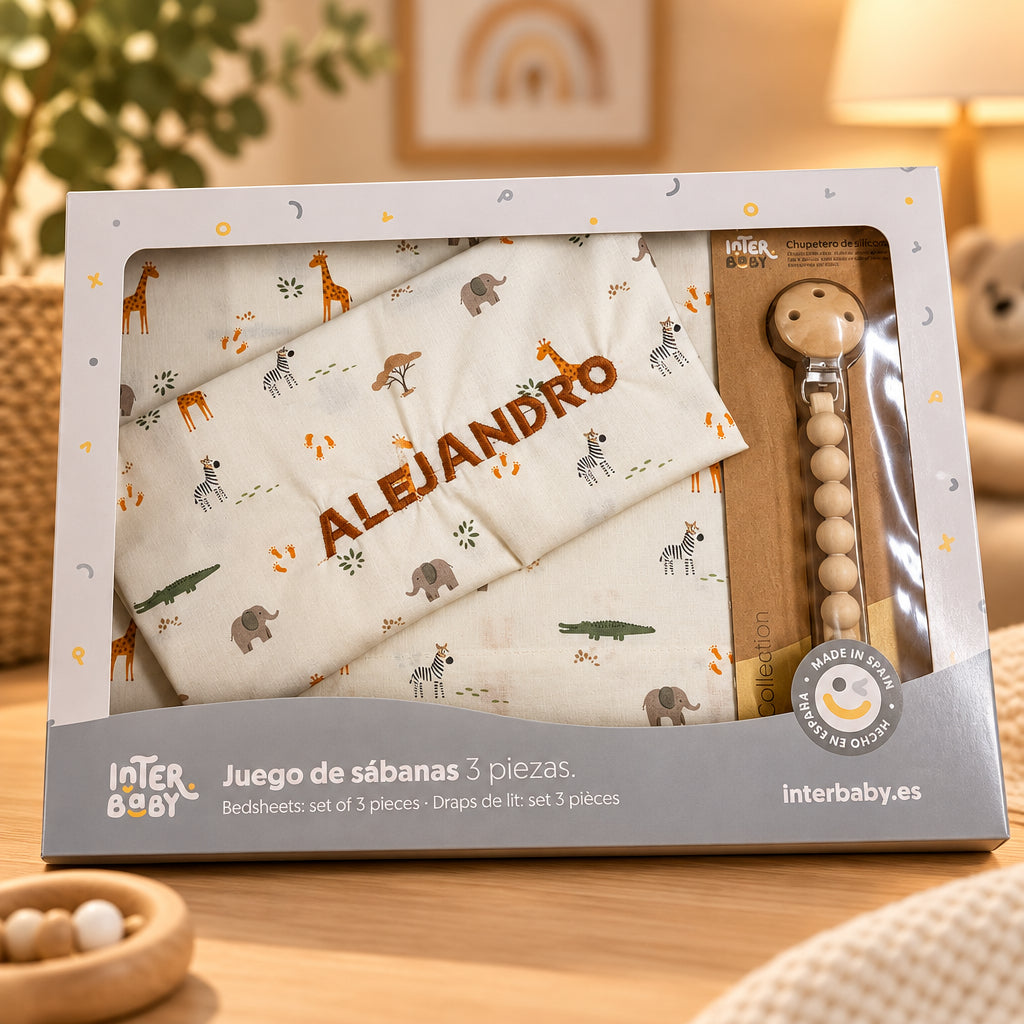 Cojin antivuelco y juego de sabanas completo, con bordado de nombre en la funda del cojin. Modelo Savanna
