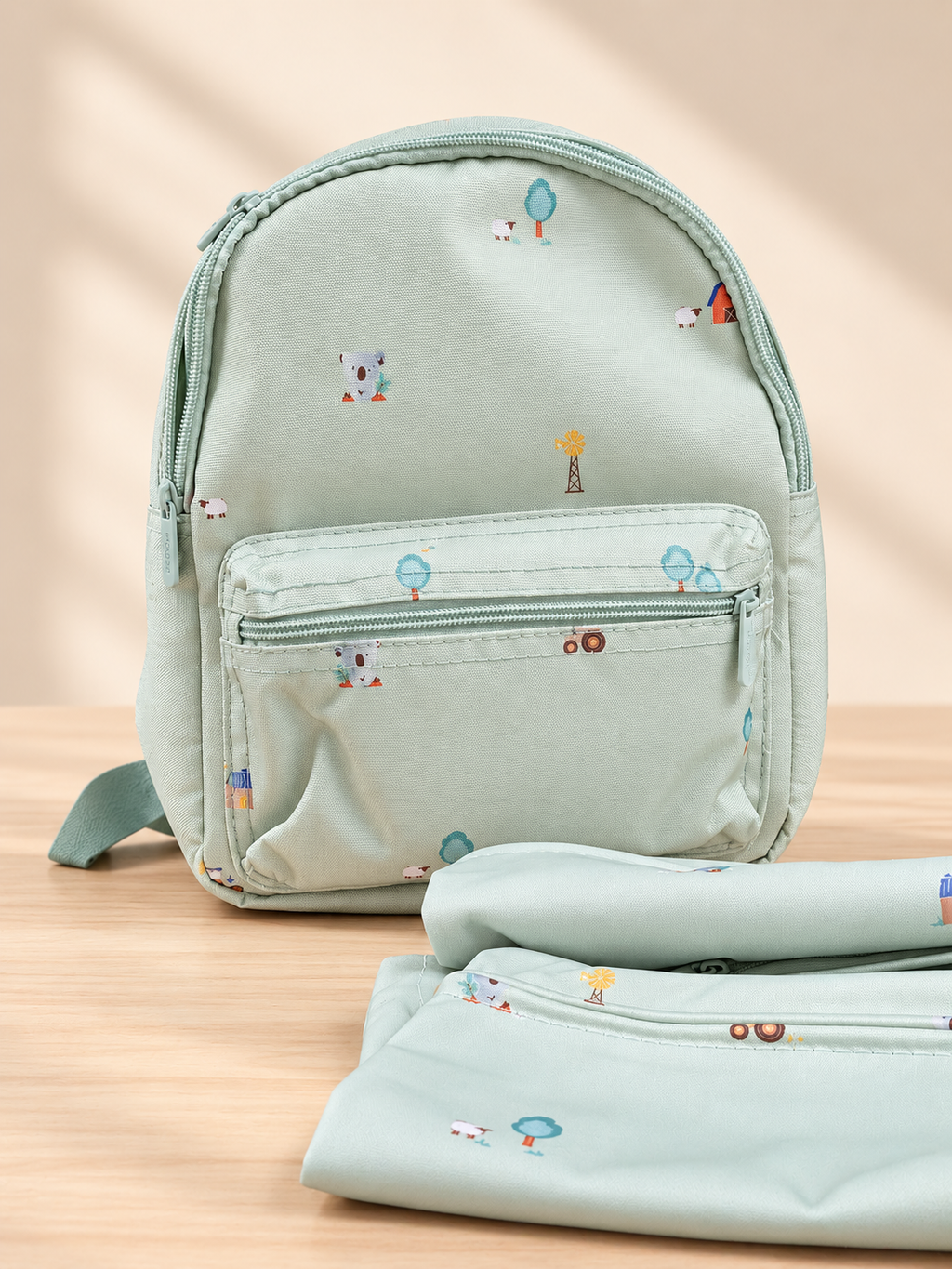 Pack vuelta al cole. Mochila, tupper, botella y 2 pechitos personalizado. Granja