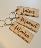 Llavero personalizado de madera con nombre y fecha