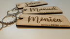 Llavero personalizado de madera con nombre y fecha