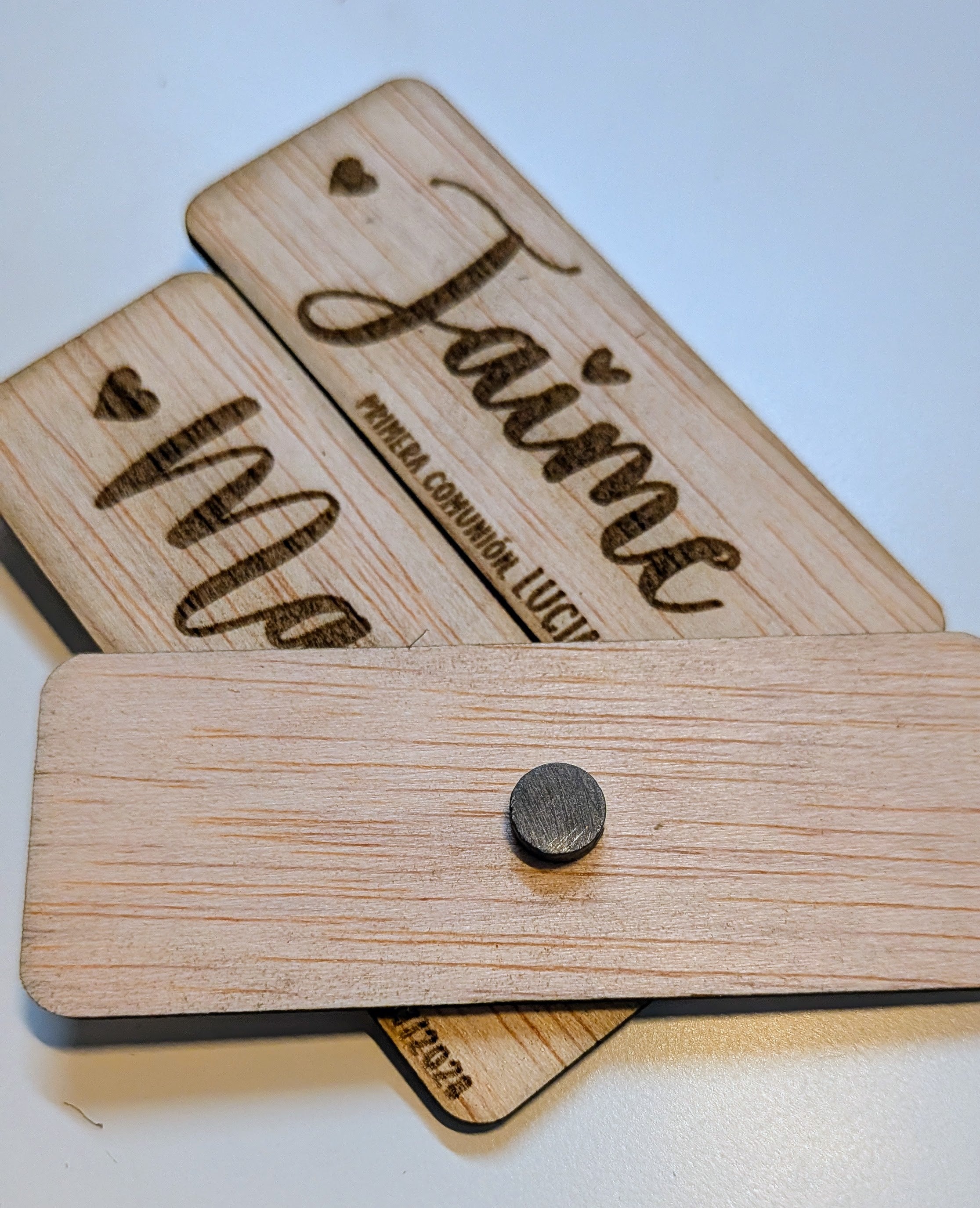 Marcasitios personalizado con imán corazon