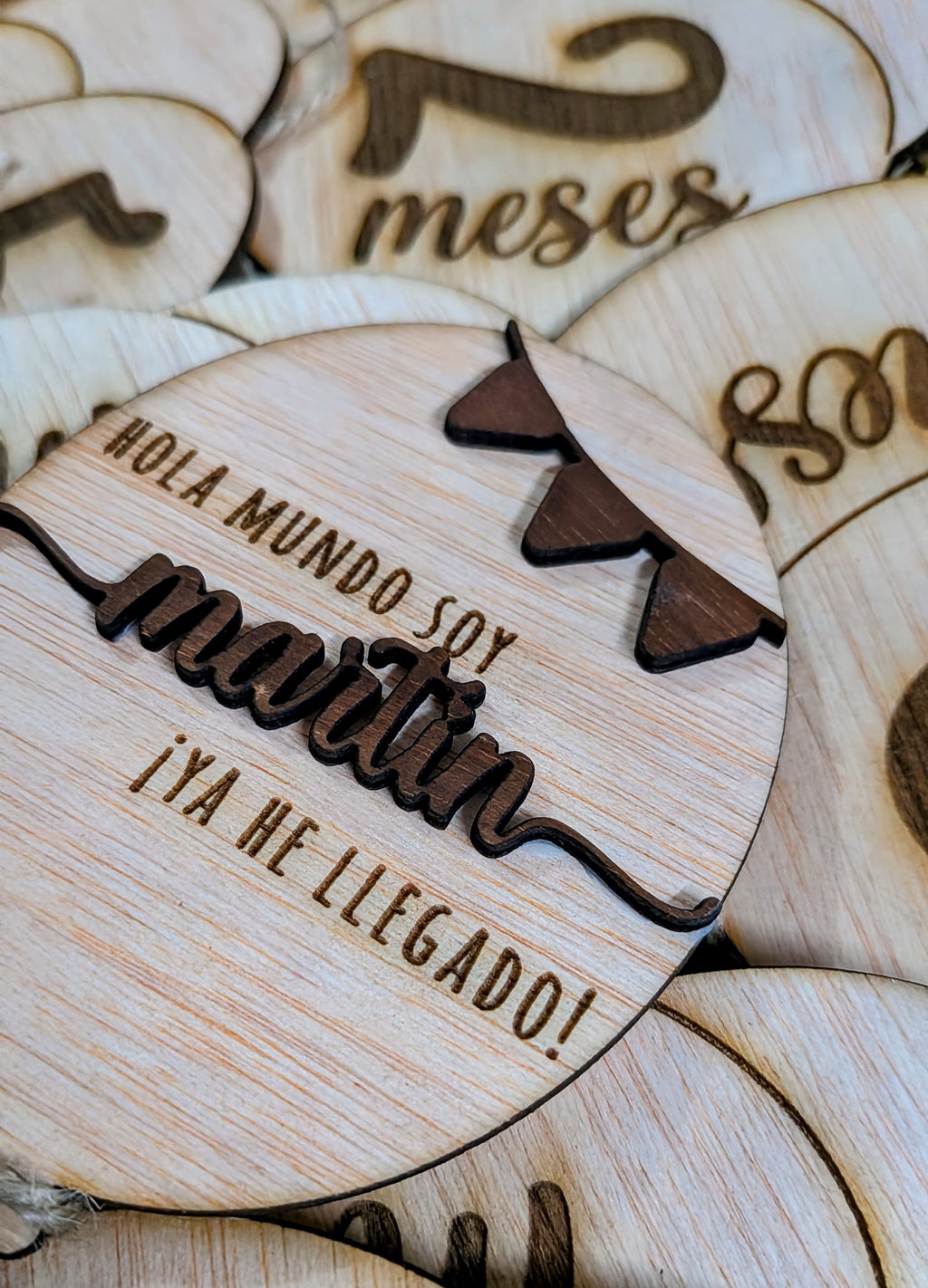 Placas Mensuales Bebé Personalizadas de Madera. Modelo globo