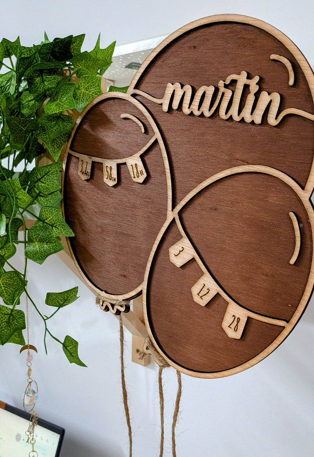 Placa de Nacimiento Personalizada para Bebé de Madera. Modelo globo