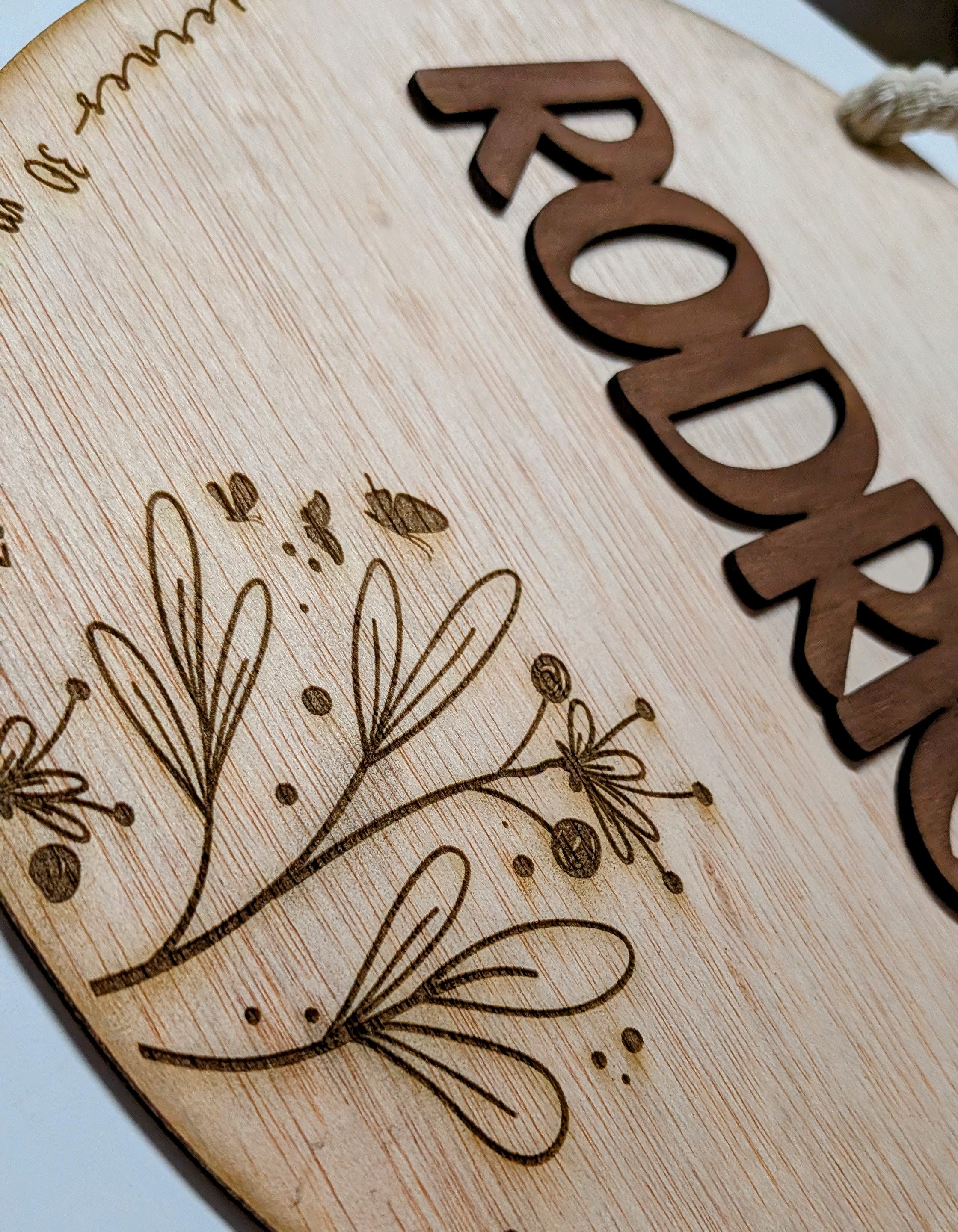 Placa de Nacimiento Personalizada para Bebé de Madera. Modelo primavera