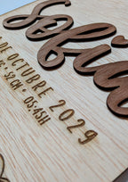 Placa de nacimiento personalizada de madera. Modelo Safari