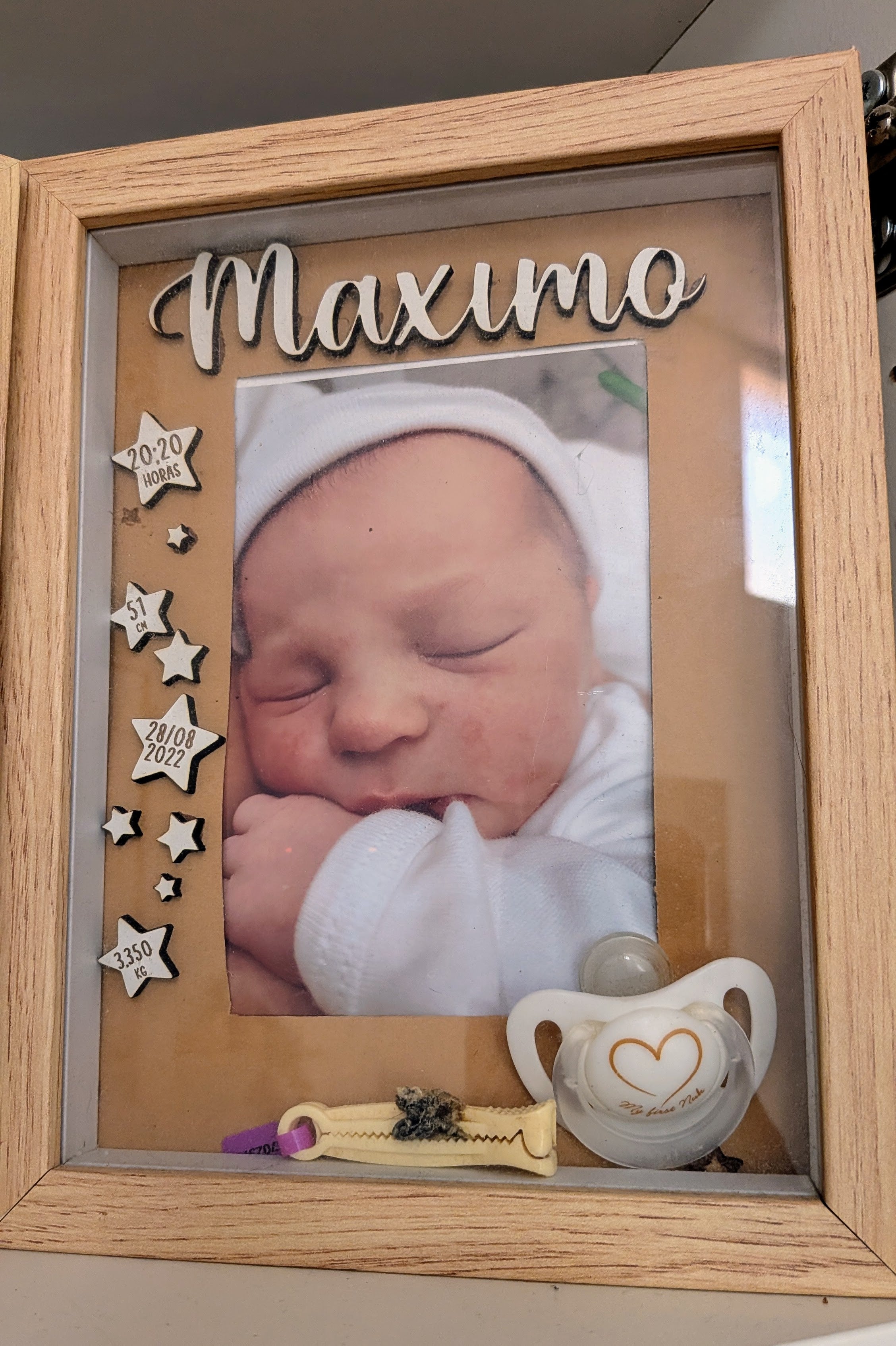 Marco de recuerdos de nacimiento personalizado con nombre, foto, peso, altura, fecha y hora. Guarda sus primeros recuerdos en un marco de efecto madera