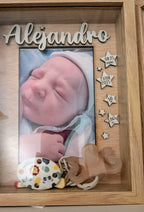 Marco de recuerdos de nacimiento personalizado con nombre, foto, peso, altura, fecha y hora. Guarda sus primeros recuerdos en un marco de efecto madera