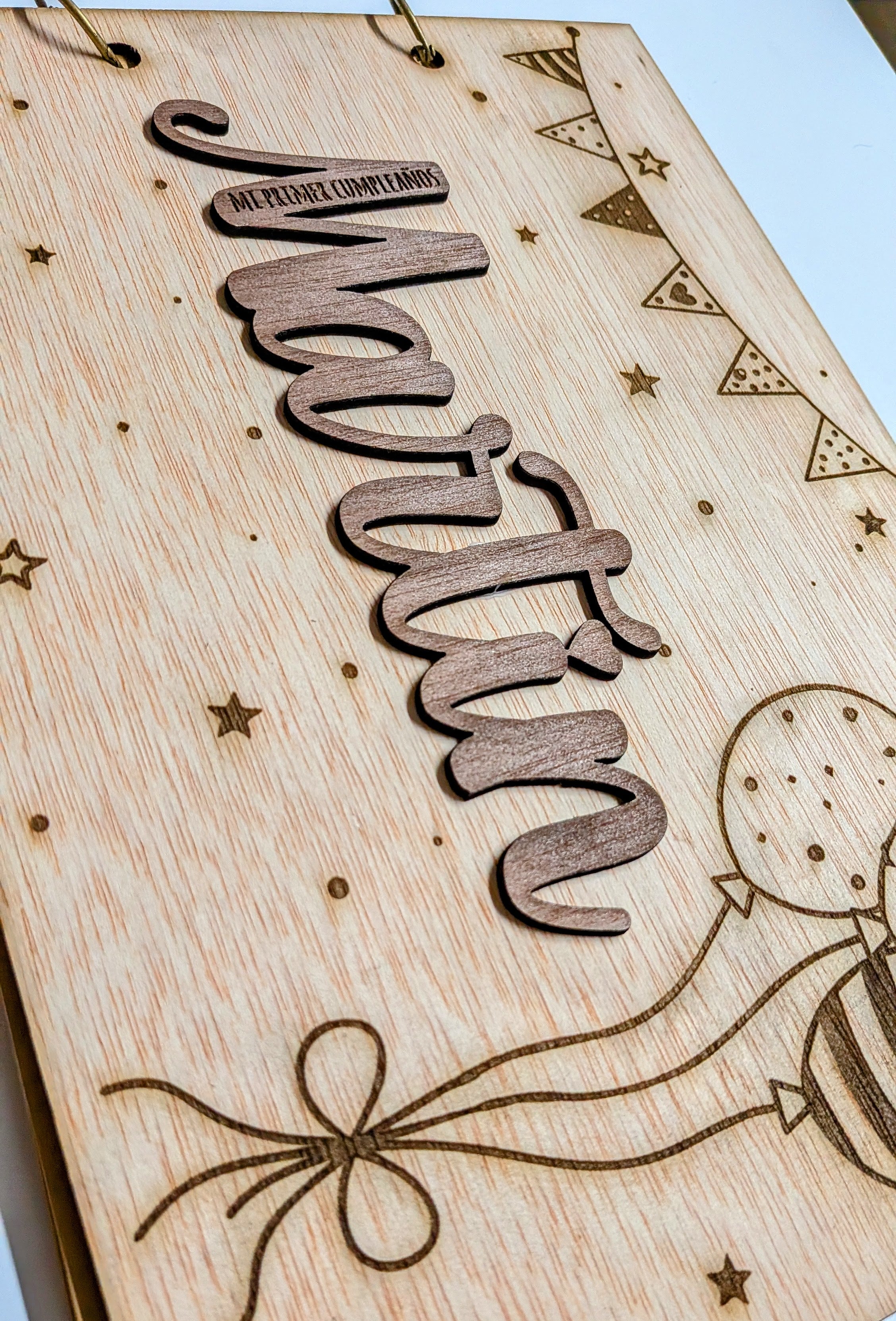 Álbum kraft personalizado para fotos y recuerdos, con 25 páginas de cartulina de 180 g y detalles en cobre viejo. Un regalo único y especial