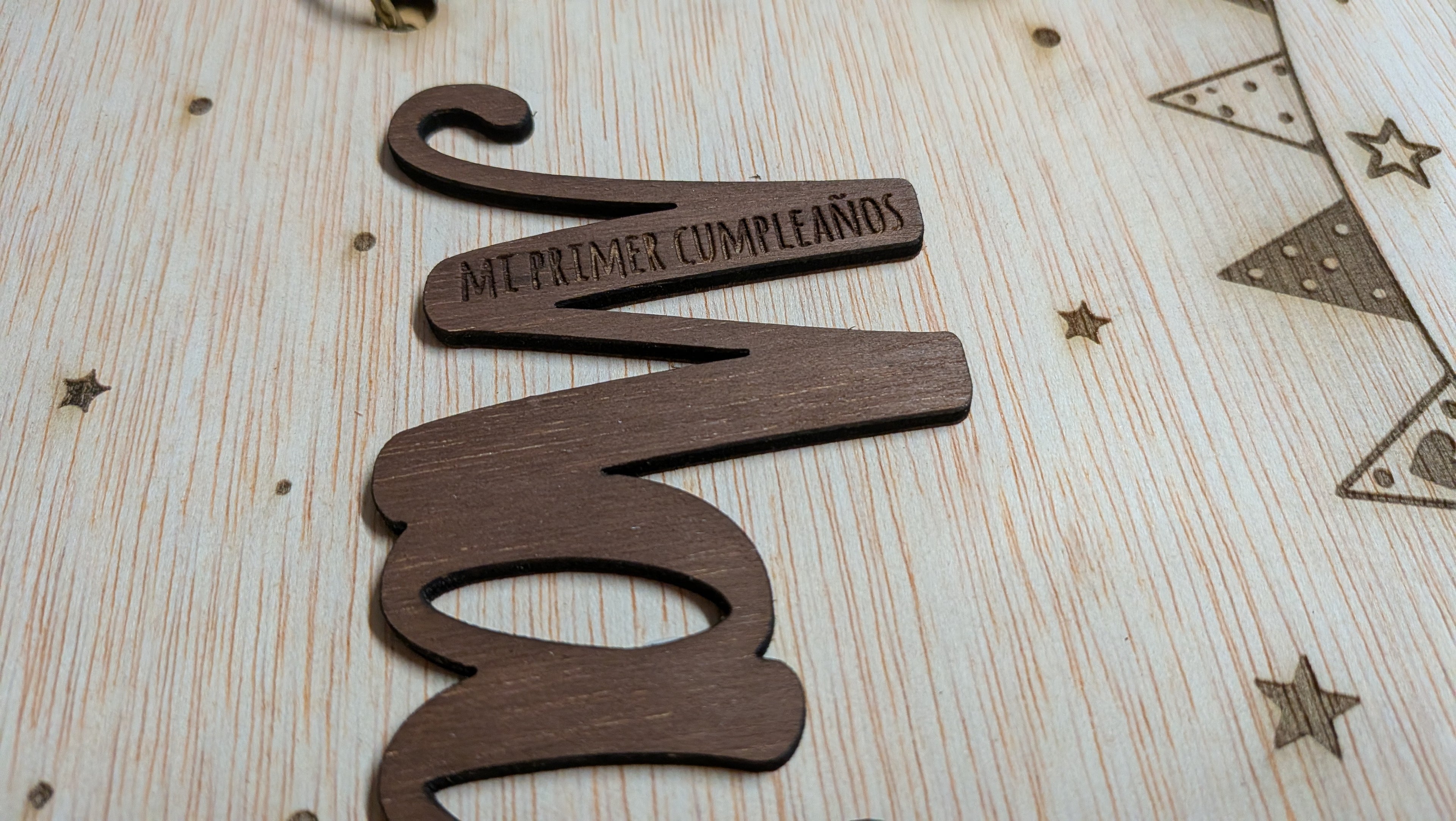Álbum kraft personalizado para fotos y recuerdos, con 25 páginas de cartulina de 180 g y detalles en cobre viejo. Un regalo único y especial