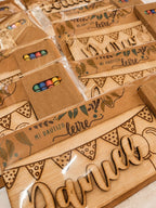 Detalle para colorear personalizado de madera | Bautizo, comunión y cumpleaños modelo banderines