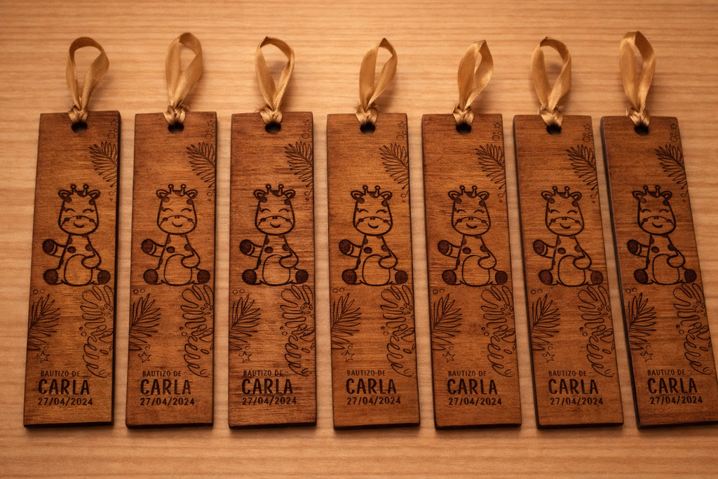 Marcapáginas personalizado jirafa en madera | Nombre y fecha grabados | Detalle invitados