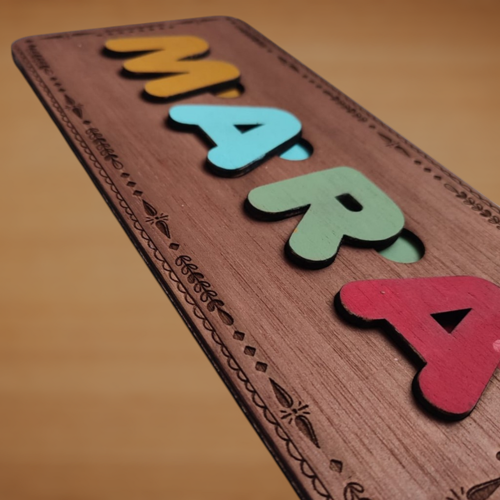 Puzzle de nombre personalizado en madera | Letras de colores para niños